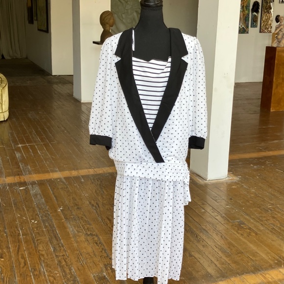 1920s inspired vintage, sheer polkadot, flapper dress - Picture 4 of 11